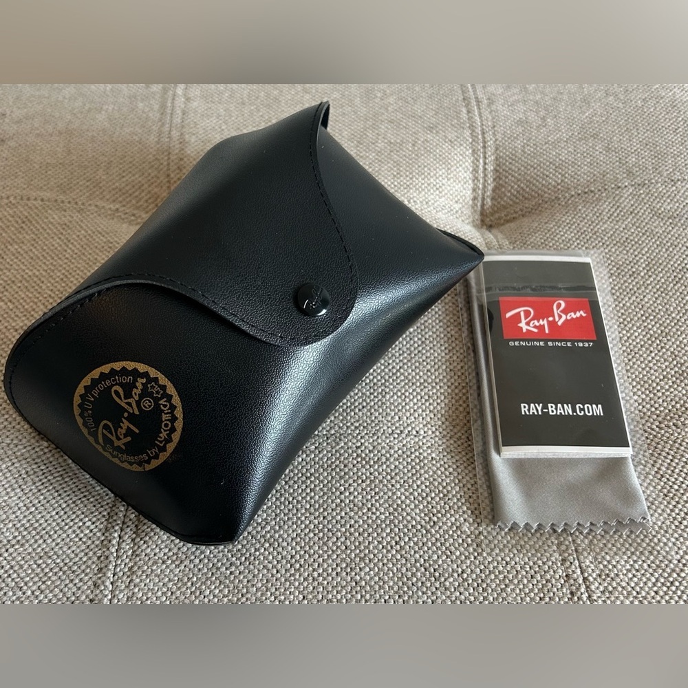 Ray-Ban Black Case with Gray Cloth